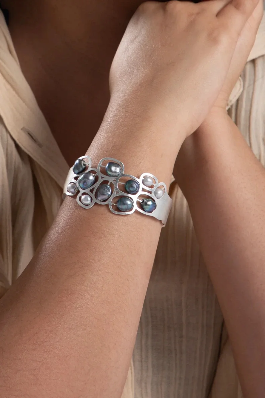 SA9 | Saachi Pearled Cut Out Waved Cuff Bracelet | Silver
